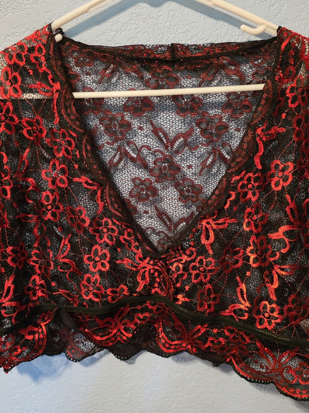 Vintage Whimsigoth Red & Black Floral Lace Cropped Open-Front Bolero Shrug